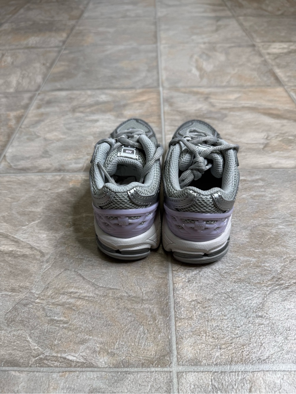 New Balance 1906R Silver Metallic Milk Violet PS Girls Shoe Size 11c PC1906CX - Picture 4 of 8